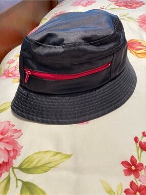 GAP Navy Bucket Hat with Beige Lining